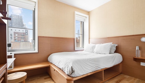 Studio Queen with view