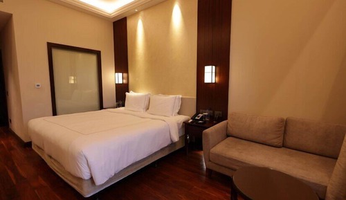 Luxury Room, 1 King Bed, Balcony, Lake View
