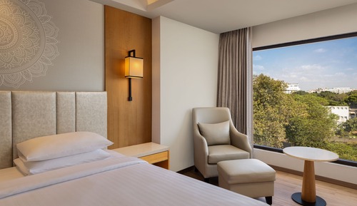 Junior Suite, 1 King Bed, Non Smoking, City View