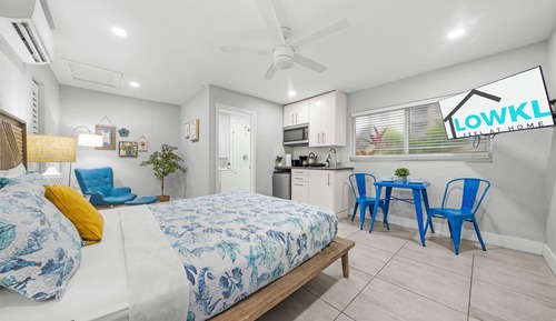 Superior Queen Studio w/ Patio & Kitchenette