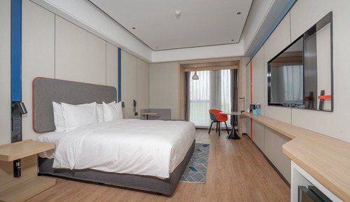 Standard Room, 1 King Bed