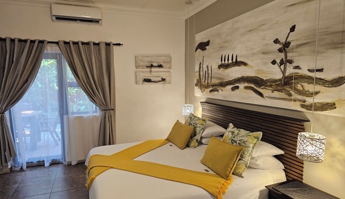 Luxury Twin/King Garden View Room with Patio, 2 Bedroom