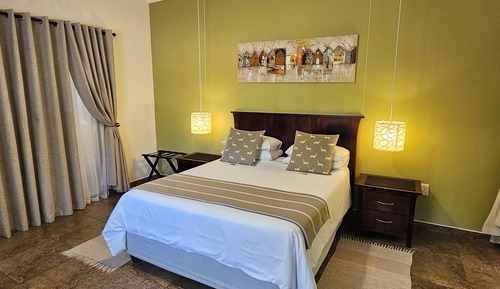 Deluxe Twin/King Garden View Room with Patio and Spa-bath, 1 Bedroom