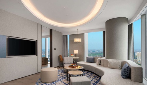 Executive Suite, 1 King Bed, Club Lounge Access (High Floor)