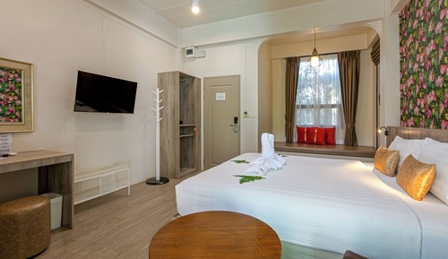 Superior Room, 1 King Bed, Ground Floor