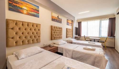 Comfort Triple Room