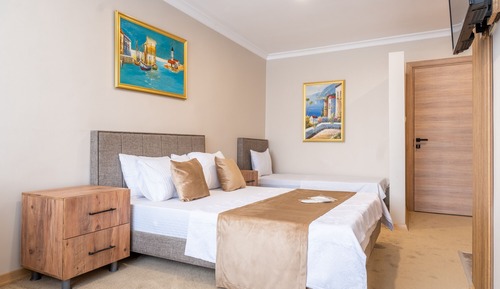 Deluxe Studio Suite