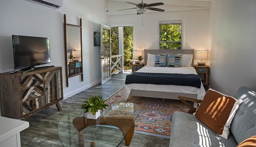 Premium Room, 1 Queen Bed, Courtyard View