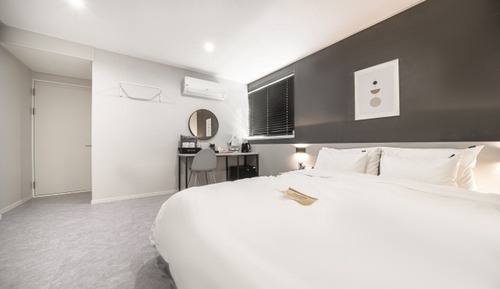 Room (Deluxe (corona safety sterilization N)