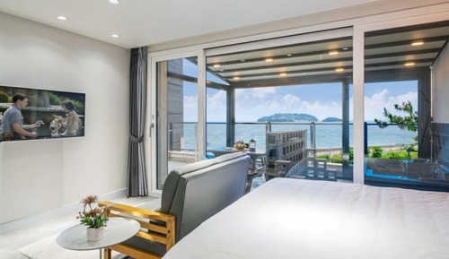 Room (Room 201 (Jetted Spa Private Terrace )