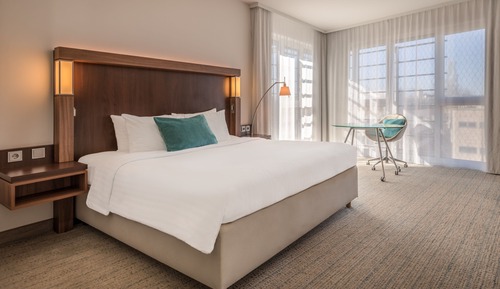 Deluxe Room, 1 King Bed, Non Smoking, Corner