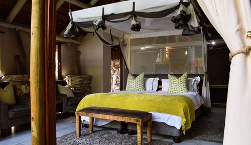 Luxury Suite, 1 King Bed, Hot Tub, Garden View