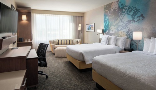 Room, Multiple Beds, Non Smoking, Pool View