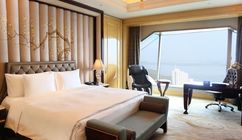 Executive King Room Lake View