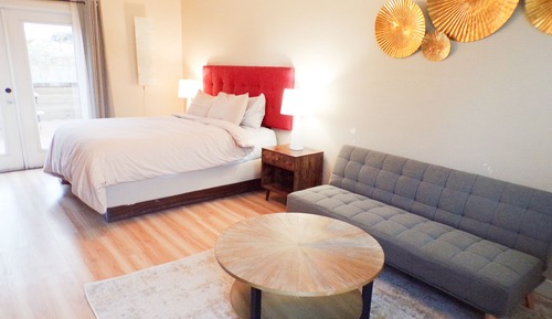 Sun Suite - 1 queen bed - 1 Room