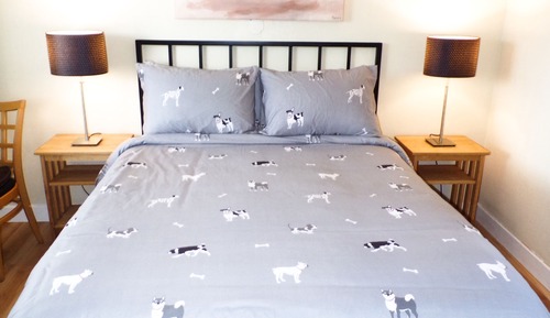 Dog Cottage - 1 queen bed - 1 Room