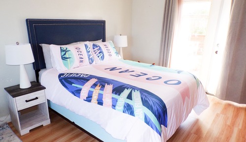 Surf Suite - 1 queen bed - 1 Room