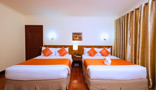 Deluxe Lake Room