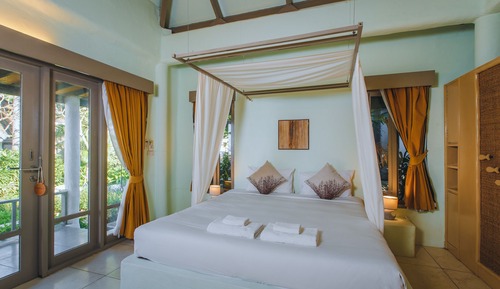 Ocean View Villa with One Way Airport Transfer
