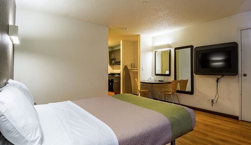 Standard Room, 1 Queen Bed, Non Smoking, Kitchenette