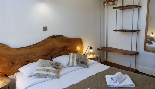 Economy Double Room, Ensuite (Vue village)