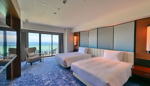 Deluxe Corner Suite Twin, No Smoking (w/ Club Lounge&VIP Pool Bar Access, Additional children fee)