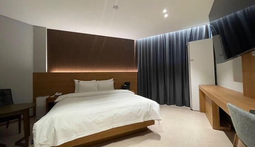 [Breakfast Included] Corner Suite Room