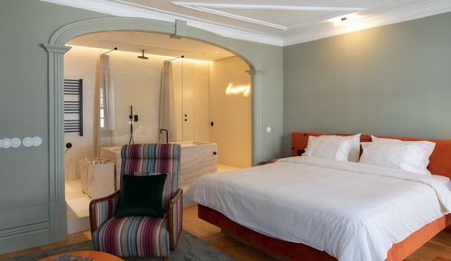 Premium Suite