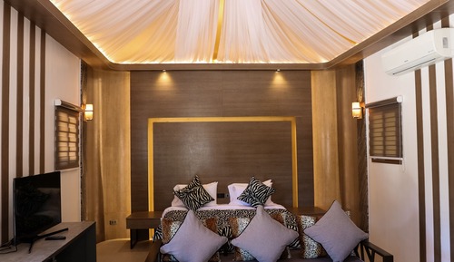 Deluxe Queen Room