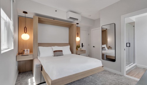 Deluxe Room, 1 Queen Bed