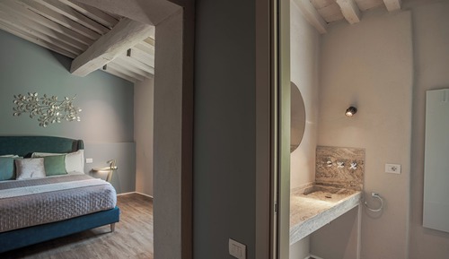 Deluxe Double Room, Bathtub, Vineyard View