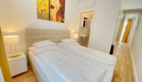Business Apartment, 1 Queen Bed, Non Smoking, Balcony