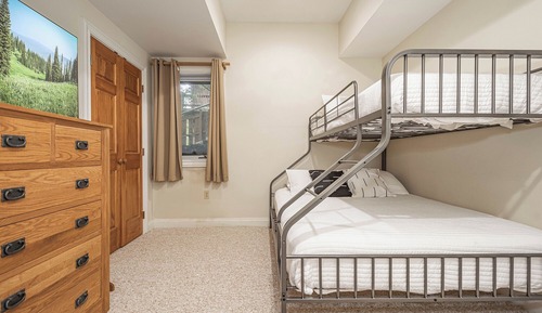 House (6 Bedrooms)