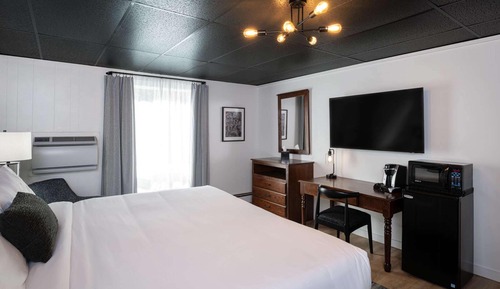 Deluxe Room, 1 King Bed