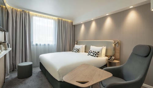 Standard Room, 1 King Bed, Accessible (Free Breakfast)