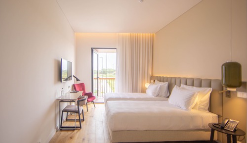 Superior Twin Room, City View