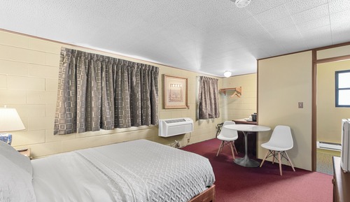 Economy Room, 1 Queen Bed
