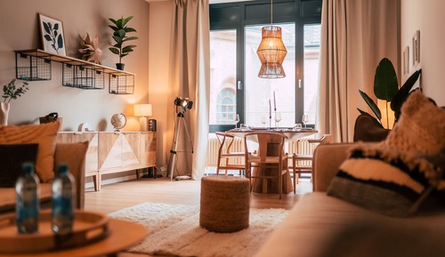 *Metropolitan* 1-Room Apartment with Kitchen