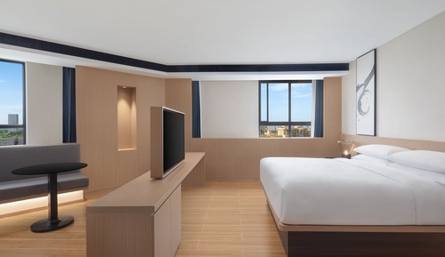 Premium Room, 1 King Bed, City View