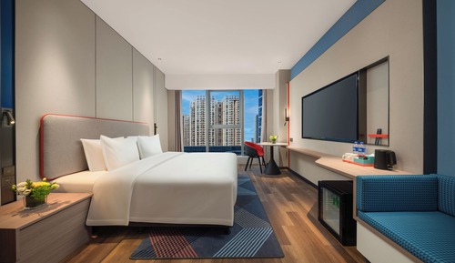 1 King Standard High Floor