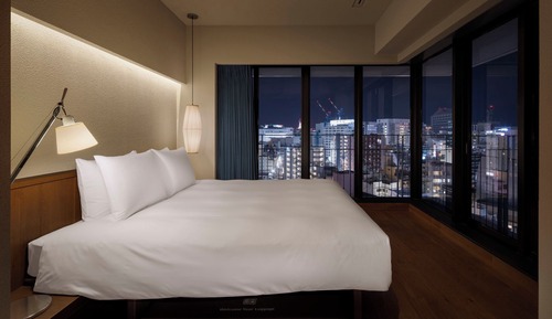 Club Corner King (with Lounge Access, Free Minibar, High Floor)