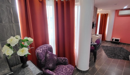 PURPLE STONE ROOM