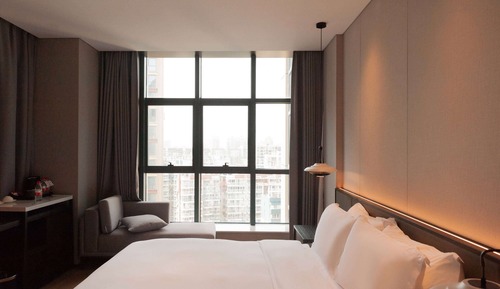 Suite, 1 King Bed, Smoking (Mahjong)