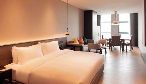 Executive Room, 1 King Bed, Smoking (Mahjong)