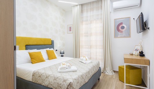 Comfort Room, 1 Bedroom, Courtyard View