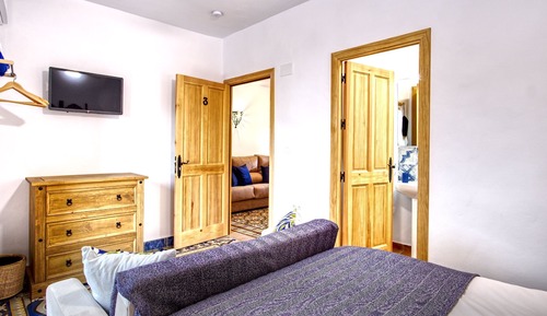 Classic Double Room, Ensuite (3)