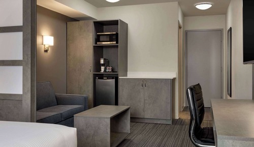 Business Suite, 1 Queen Bed, Non Smoking