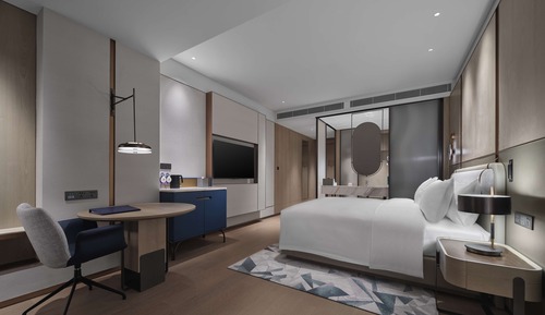 Basic Room, 1 King Bed