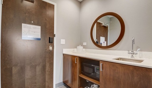 Studio, 2 Queen Beds, Refrigerator & Microwave (Wet bar)