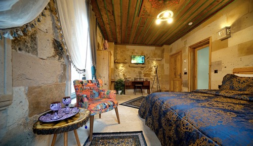 Deluxe Studio Suite, 1 King Bed, Jetted Tub, Garden Area